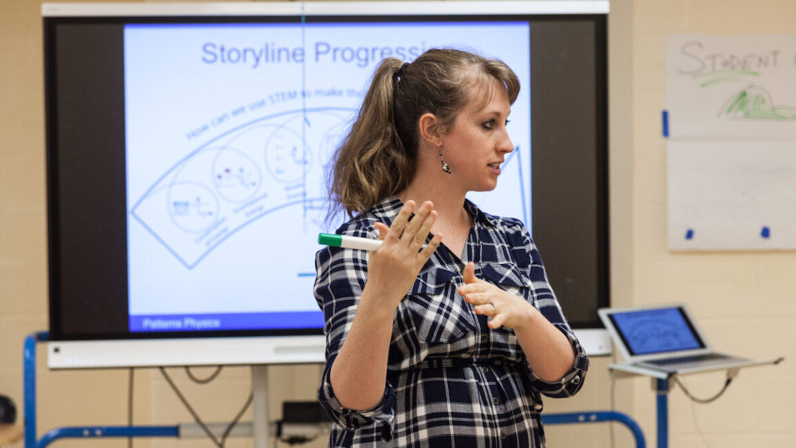 Teaching fellow giving lesson at Knowles Teacher Initiative